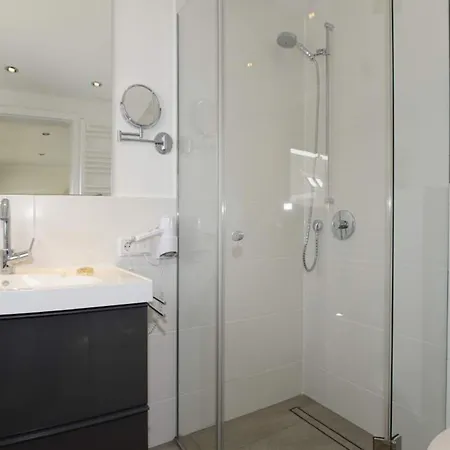 Strandnest 1 *